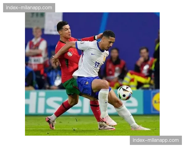 皇马中场琼阿梅尼恢复合练,其长传能力被视为球队反击重要武器 皇马中场琼阿梅尼恢复合练,其长传能力被视为球队反击重要武器